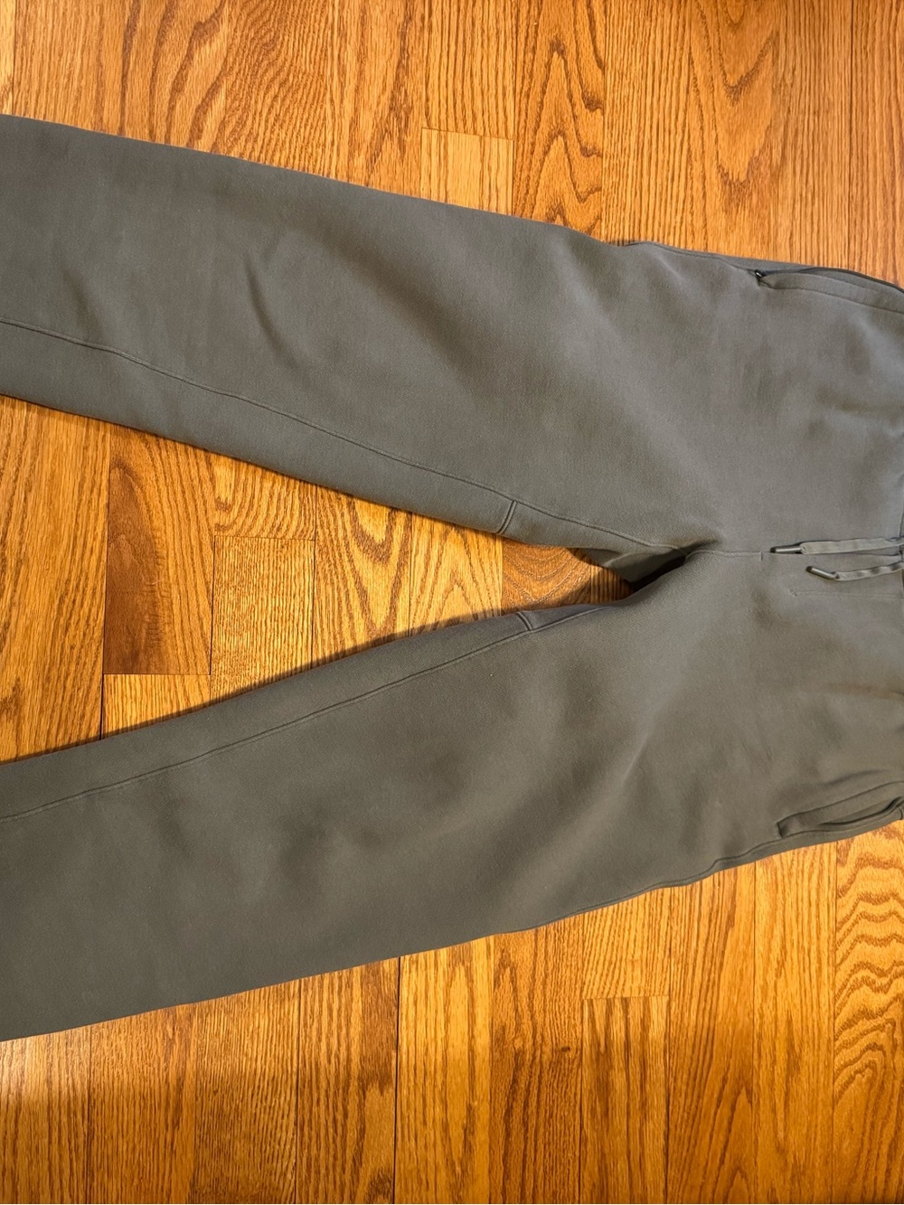 Men’s Lululemon sweatpants. Light green. Medium. Short inseam.